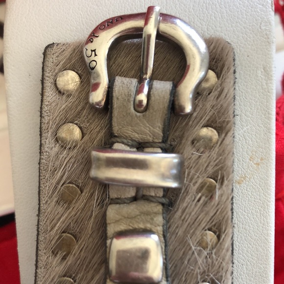 Uno de 50 cream cowhide leather with silver rivets unisex cuff. - Picture 5 of 14